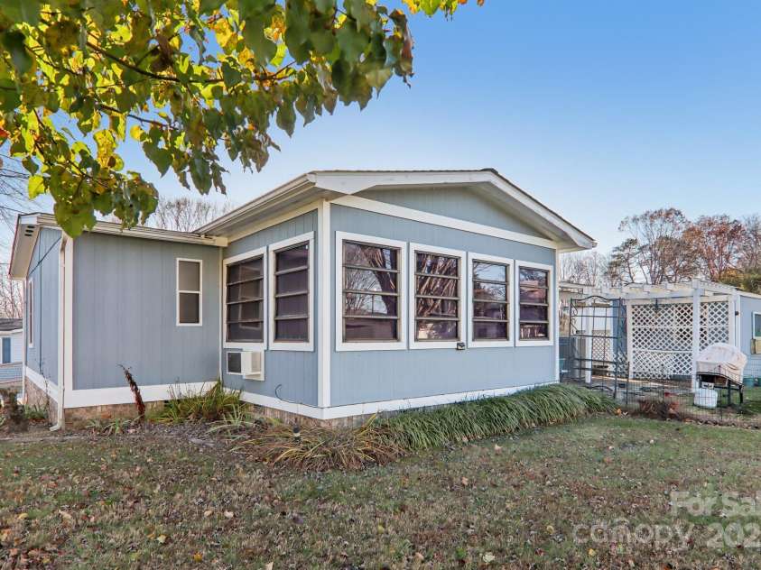 302 Meadowbrook Court, Hendersonville, NC 28792.  MLS# CAR4322071, YatesRealty ID 5397. 