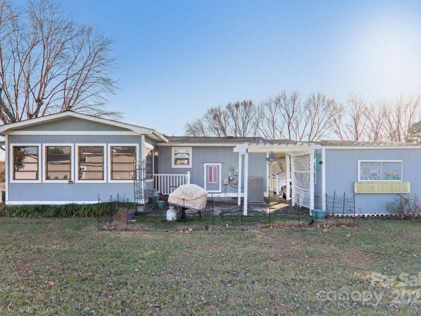 302 Meadowbrook Court, Hendersonville, NC 28792.  MLS# CAR4322071, YatesRealty ID 5397. 