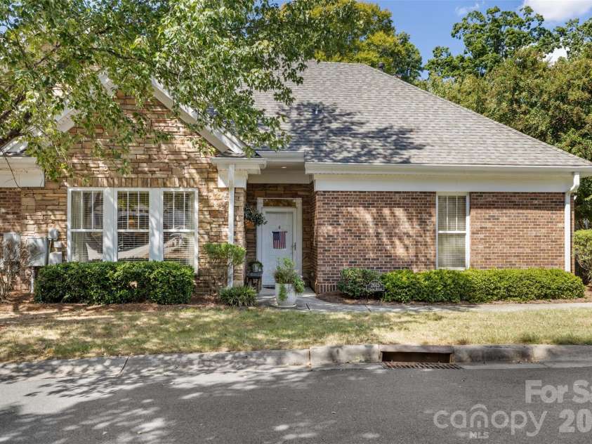 2615 Circa Drive, Matthews, NC 28105.  MLS# CAR4428384, YatesRealty ID 53970. 