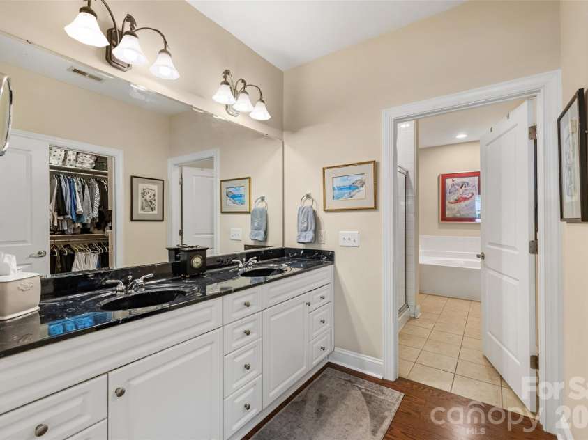 2615 Circa Drive, Matthews, NC 28105.  MLS# CAR4428384, YatesRealty ID 53970. 
