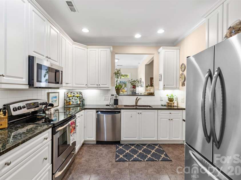 2615 Circa Drive, Matthews, NC 28105.  MLS# CAR4428384, YatesRealty ID 53970. 