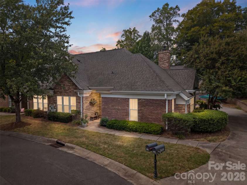 2615 Circa Drive, Matthews, NC 28105.  MLS# CAR4428384, YatesRealty ID 53970. 