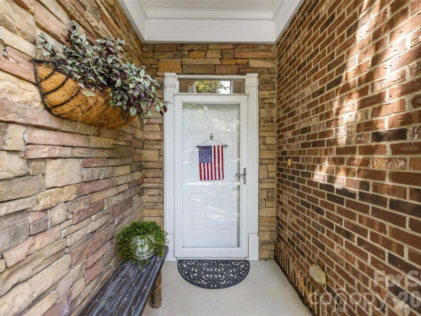 2615 Circa Drive, Matthews, NC 28105.  MLS# CAR4428384, YatesRealty ID 53970. 