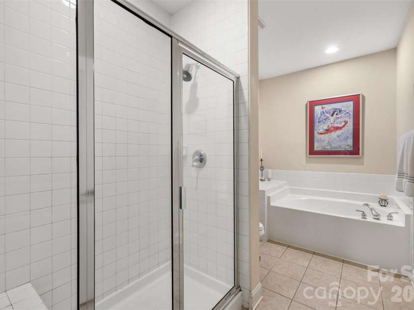 2615 Circa Drive, Matthews, NC 28105.  MLS# CAR4428384, YatesRealty ID 53970. 