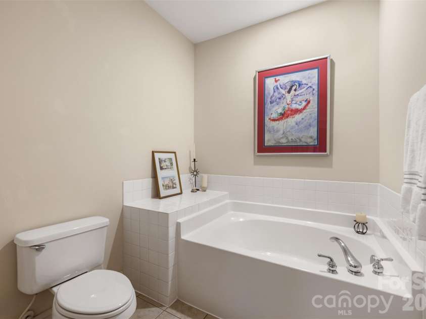 2615 Circa Drive, Matthews, NC 28105.  MLS# CAR4428384, YatesRealty ID 53970. 