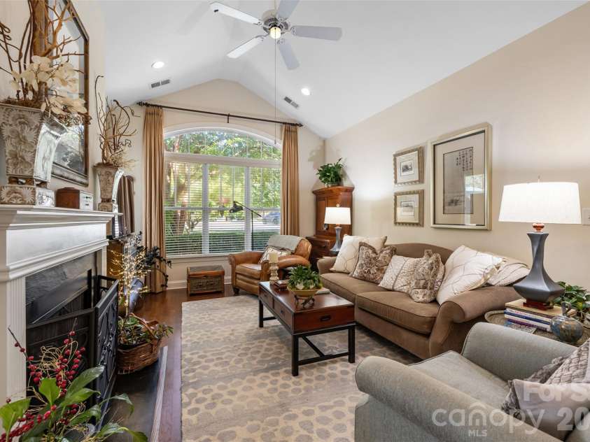 2615 Circa Drive, Matthews, NC 28105.  MLS# CAR4428384, YatesRealty ID 53970. 