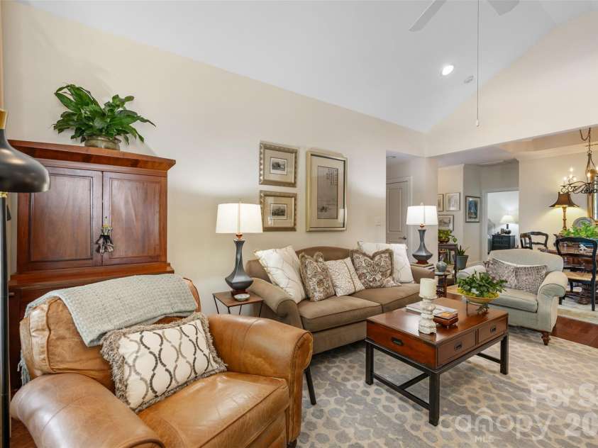 2615 Circa Drive, Matthews, NC 28105.  MLS# CAR4428384, YatesRealty ID 53970. 