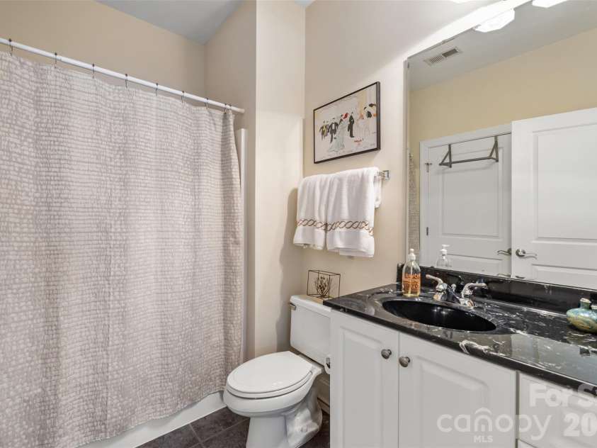 2615 Circa Drive, Matthews, NC 28105.  MLS# CAR4428384, YatesRealty ID 53970. 