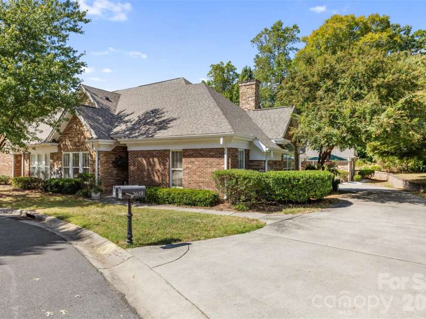 2615 Circa Drive, Matthews, NC 28105.  MLS# CAR4428384, YatesRealty ID 53970. 