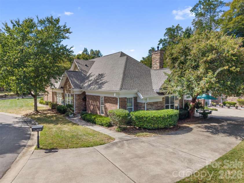 2615 Circa Drive, Matthews, NC 28105.  MLS# CAR4428384, YatesRealty ID 53970. 