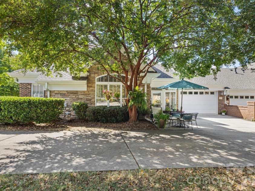 2615 Circa Drive, Matthews, NC 28105.  MLS# CAR4428384, YatesRealty ID 53970. 