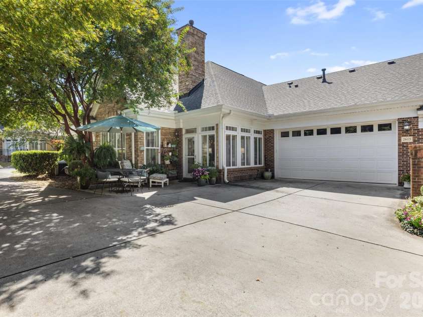 2615 Circa Drive, Matthews, NC 28105.  MLS# CAR4428384, YatesRealty ID 53970. 