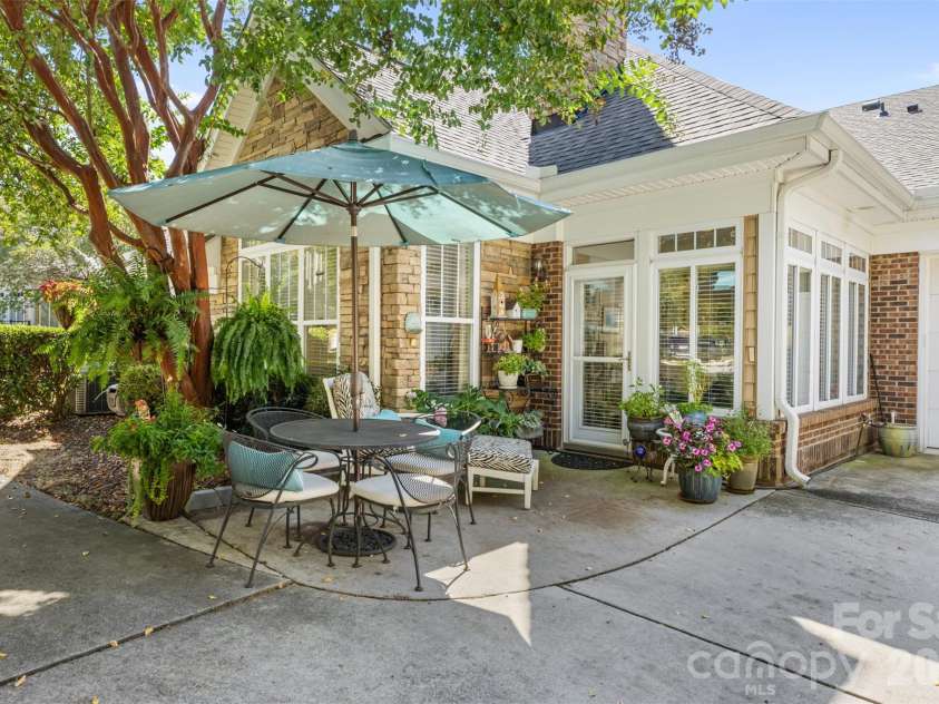 2615 Circa Drive, Matthews, NC 28105.  MLS# CAR4428384, YatesRealty ID 53970. 