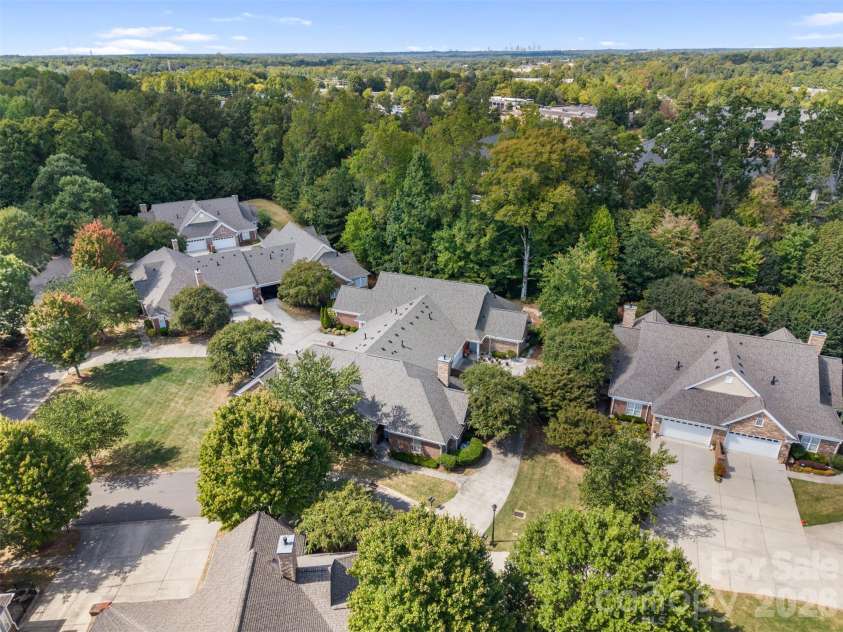 2615 Circa Drive, Matthews, NC 28105.  MLS# CAR4428384, YatesRealty ID 53970. 