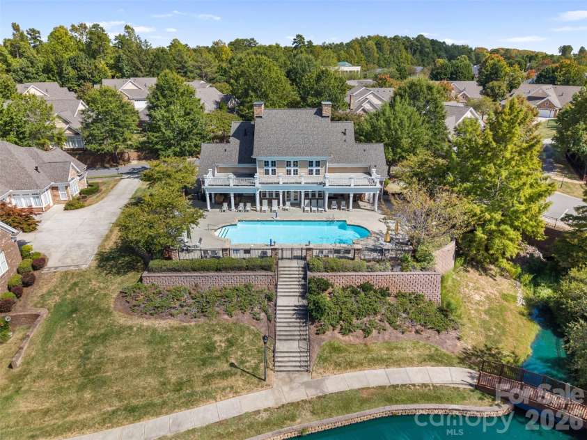 2615 Circa Drive, Matthews, NC 28105.  MLS# CAR4428384, YatesRealty ID 53970. 