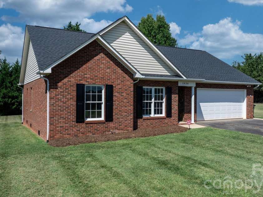 1420 Farmington Hills Drive, Conover, NC 28613.  MLS# CAR4426620, YatesRealty ID 53972. 