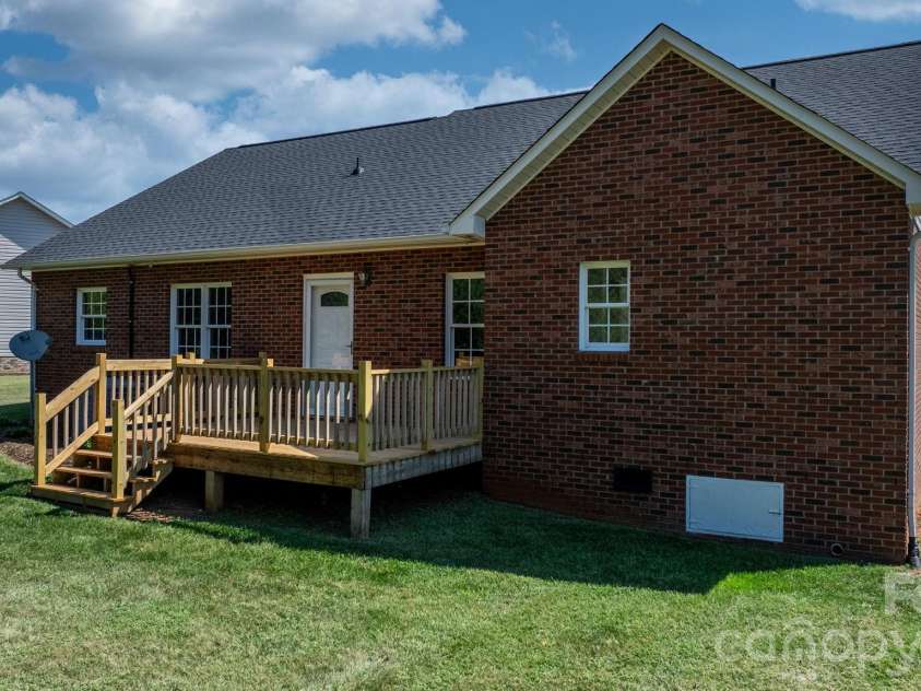 1420 Farmington Hills Drive, Conover, NC 28613.  MLS# CAR4426620, YatesRealty ID 53972. 