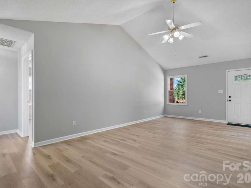 1420 Farmington Hills Drive, Conover, NC 28613.  MLS# CAR4426620, YatesRealty ID 53972. 