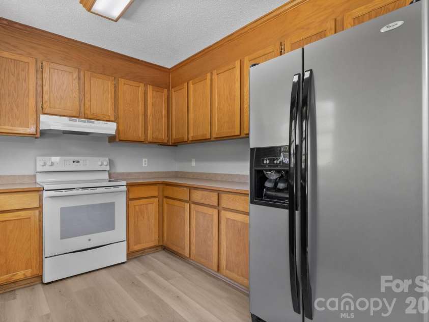 1420 Farmington Hills Drive, Conover, NC 28613.  MLS# CAR4426620, YatesRealty ID 53972. 