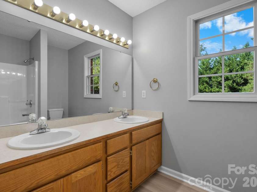 1420 Farmington Hills Drive, Conover, NC 28613.  MLS# CAR4426620, YatesRealty ID 53972. 