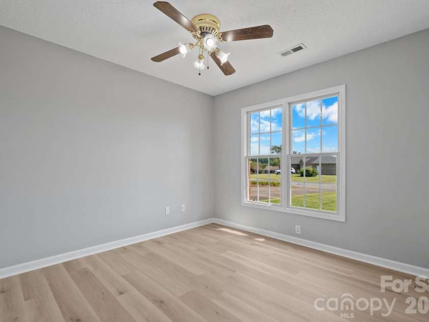 1420 Farmington Hills Drive, Conover, NC 28613.  MLS# CAR4426620, YatesRealty ID 53972. 