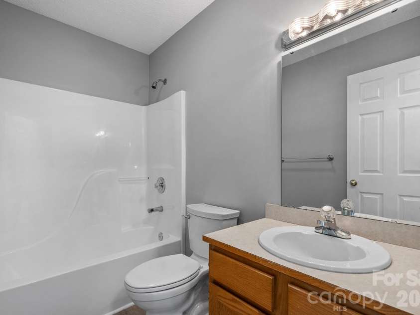 1420 Farmington Hills Drive, Conover, NC 28613.  MLS# CAR4426620, YatesRealty ID 53972. 