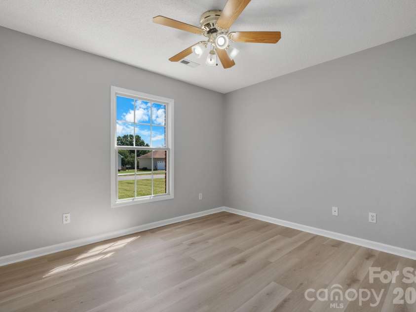 1420 Farmington Hills Drive, Conover, NC 28613.  MLS# CAR4426620, YatesRealty ID 53972. 