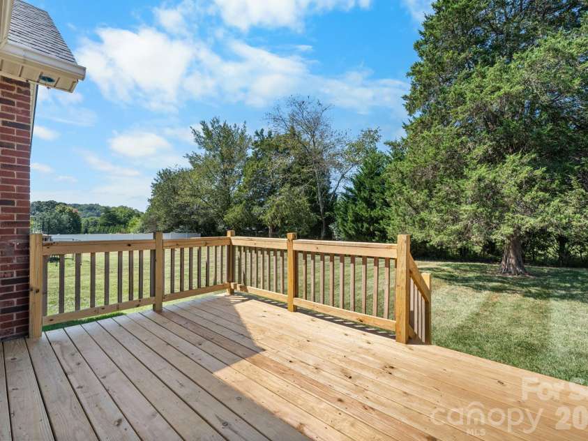 1420 Farmington Hills Drive, Conover, NC 28613.  MLS# CAR4426620, YatesRealty ID 53972. 