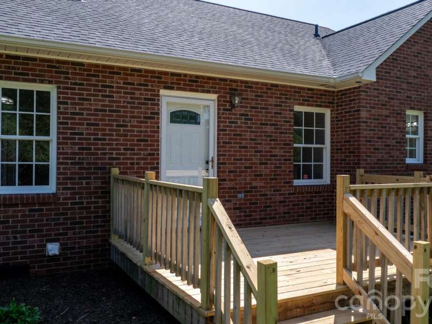 1420 Farmington Hills Drive, Conover, NC 28613.  MLS# CAR4426620, YatesRealty ID 53972. 