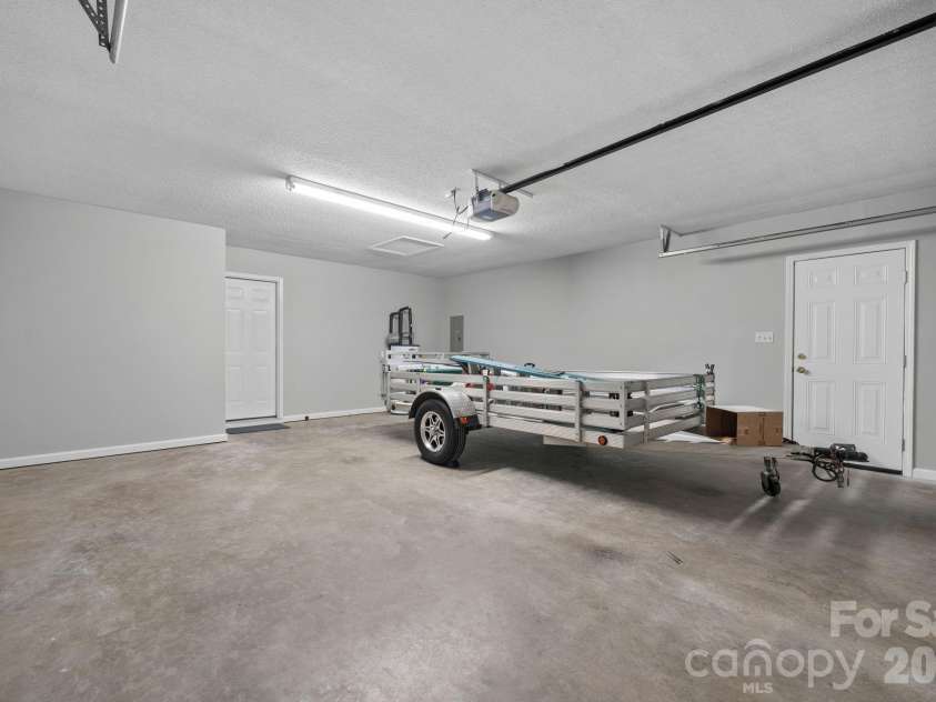 1420 Farmington Hills Drive, Conover, NC 28613.  MLS# CAR4426620, YatesRealty ID 53972. 
