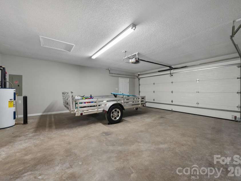 1420 Farmington Hills Drive, Conover, NC 28613.  MLS# CAR4426620, YatesRealty ID 53972. 