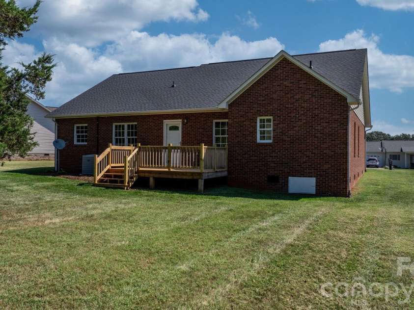 1420 Farmington Hills Drive, Conover, NC 28613.  MLS# CAR4426620, YatesRealty ID 53972. 