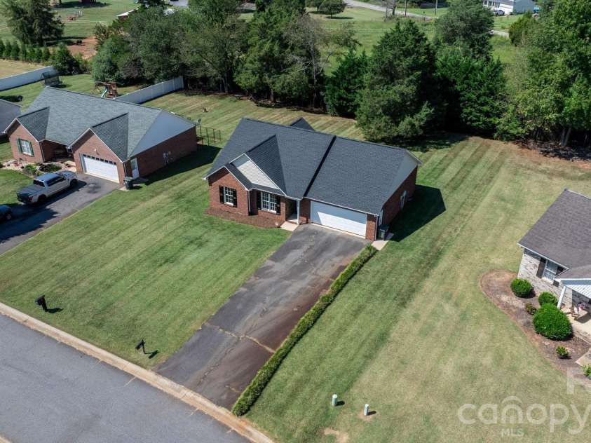 1420 Farmington Hills Drive, Conover, NC 28613.  MLS# CAR4426620, YatesRealty ID 53972. 