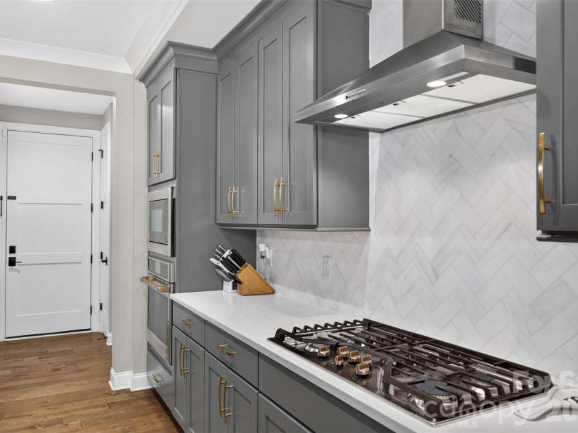 6601 Harbor Oaks Drive, Denver, NC 28037.  MLS# CAR4426714, YatesRealty ID 53974. 