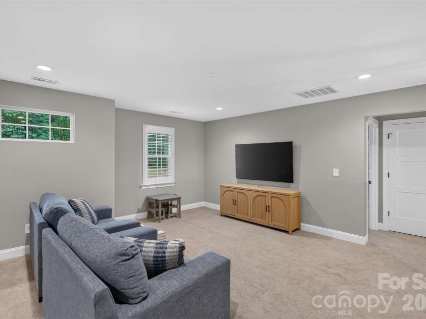 6601 Harbor Oaks Drive, Denver, NC 28037.  MLS# CAR4426714, YatesRealty ID 53974. 