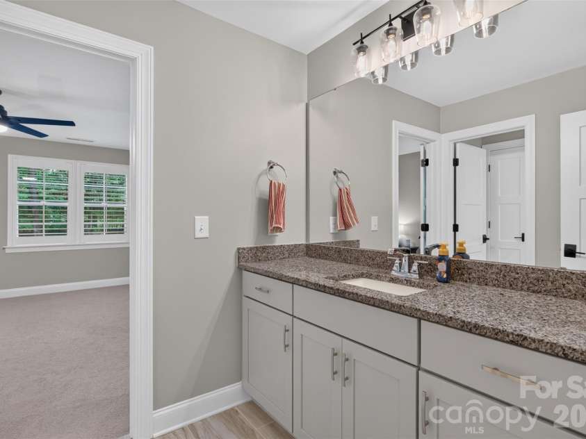 6601 Harbor Oaks Drive, Denver, NC 28037.  MLS# CAR4426714, YatesRealty ID 53974. 