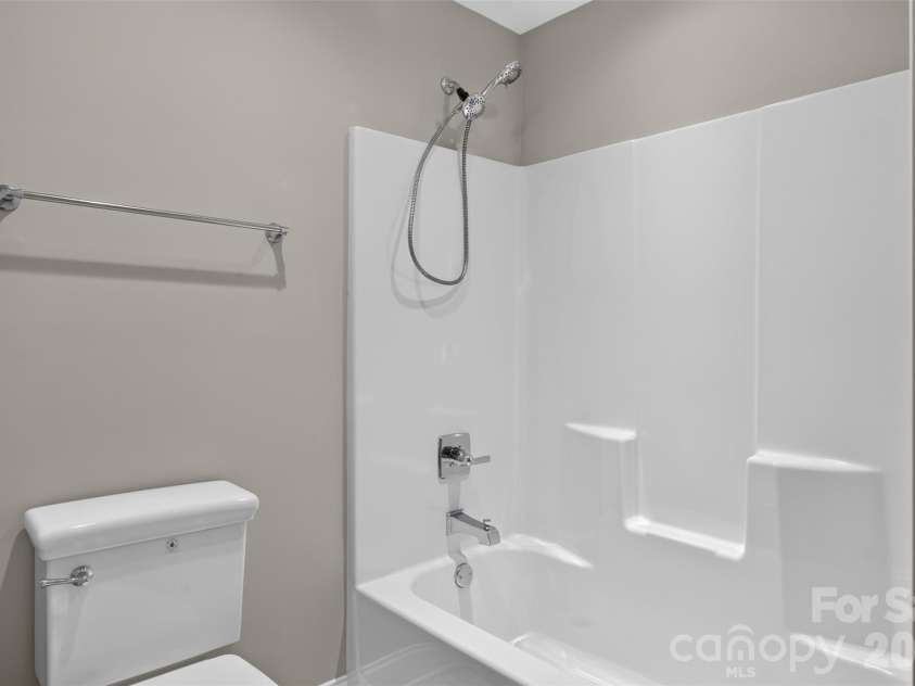 6601 Harbor Oaks Drive, Denver, NC 28037.  MLS# CAR4426714, YatesRealty ID 53974. 