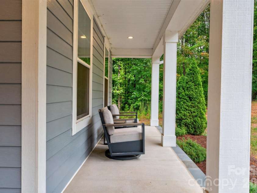 6601 Harbor Oaks Drive, Denver, NC 28037.  MLS# CAR4426714, YatesRealty ID 53974. 