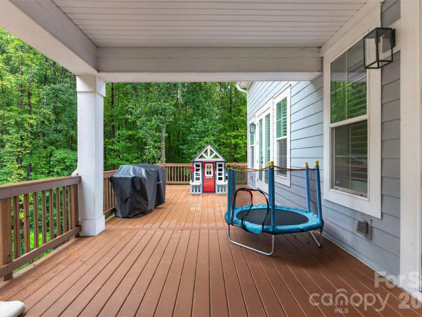 6601 Harbor Oaks Drive, Denver, NC 28037.  MLS# CAR4426714, YatesRealty ID 53974. 