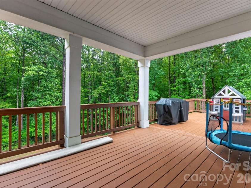 6601 Harbor Oaks Drive, Denver, NC 28037.  MLS# CAR4426714, YatesRealty ID 53974. 