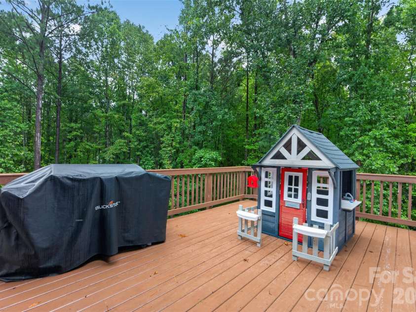 6601 Harbor Oaks Drive, Denver, NC 28037.  MLS# CAR4426714, YatesRealty ID 53974. 
