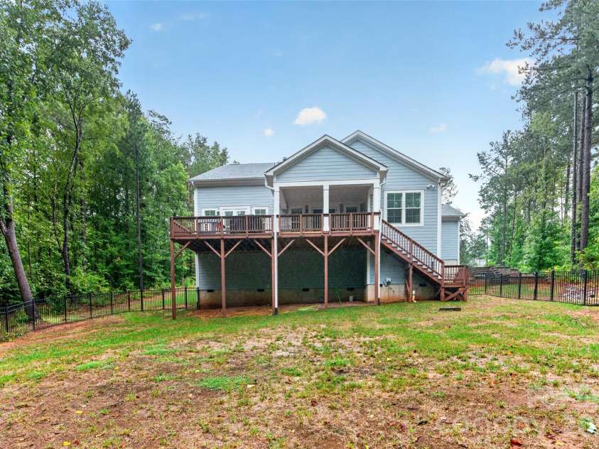 6601 Harbor Oaks Drive, Denver, NC 28037.  MLS# CAR4426714, YatesRealty ID 53974. 