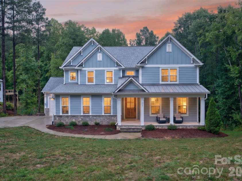 6601 Harbor Oaks Drive, Denver, NC 28037.  MLS# CAR4426714, YatesRealty ID 53974. 