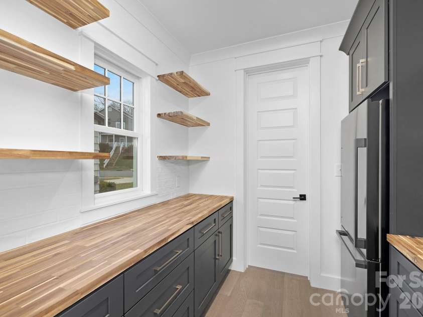 1817 Mint Street, Charlotte, NC 28203.  MLS# CAR4426873, YatesRealty ID 53975. 