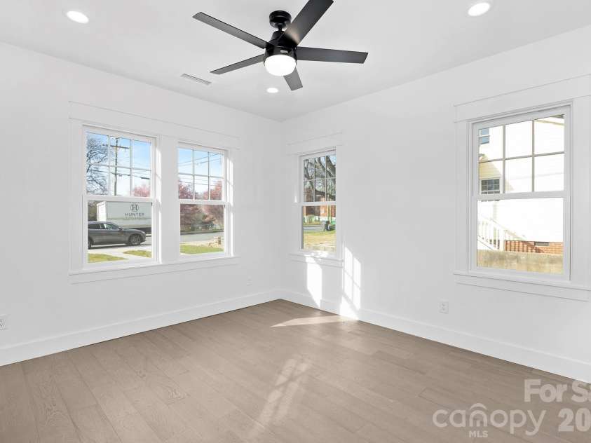 1817 Mint Street, Charlotte, NC 28203.  MLS# CAR4426873, YatesRealty ID 53975. 