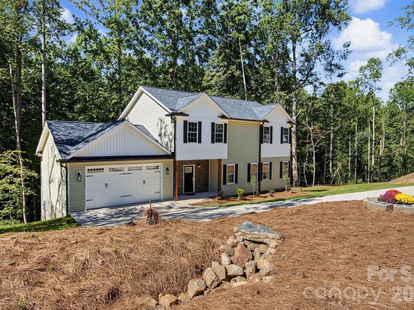 181 Meadowlark Lane, Statesville, NC 28625.  MLS# CAR4426854, YatesRealty ID 53976. 