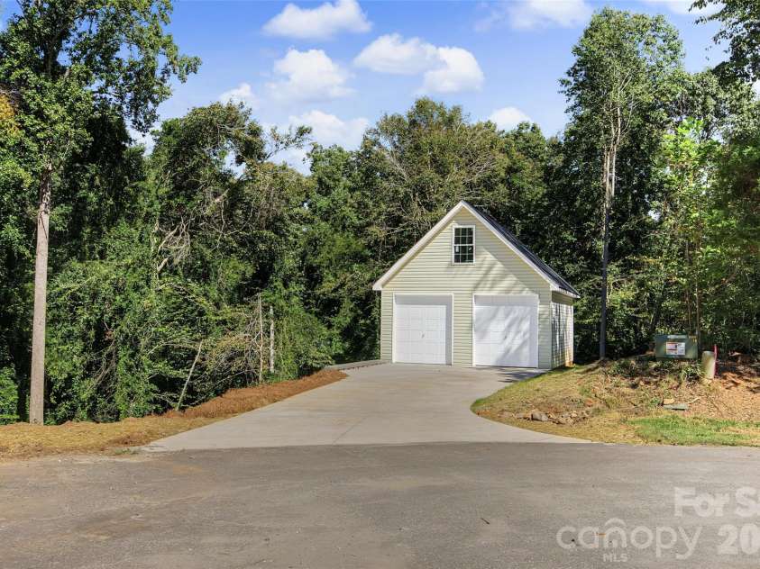 181 Meadowlark Lane, Statesville, NC 28625.  MLS# CAR4426854, YatesRealty ID 53976. 