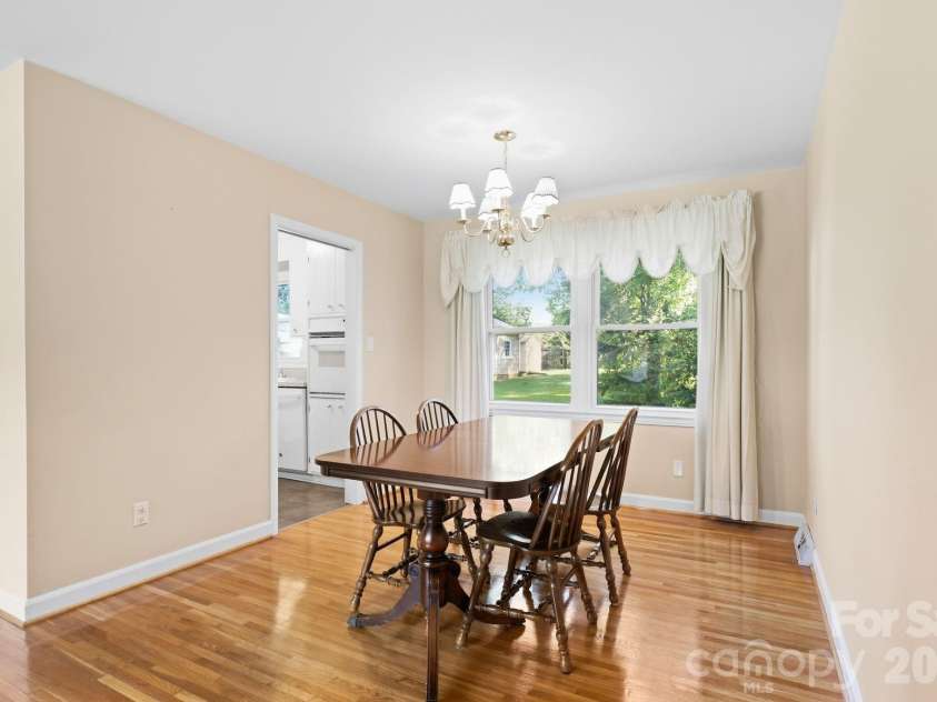 4235 Blalock Avenue, Charlotte, NC 28210.  MLS# CAR4426840, YatesRealty ID 53977. Dining Room