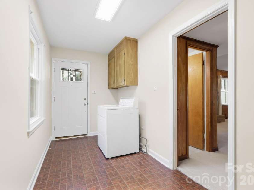 4235 Blalock Avenue, Charlotte, NC 28210.  MLS# CAR4426840, YatesRealty ID 53977. Laundry Area/ Mud Room/ Storage Area