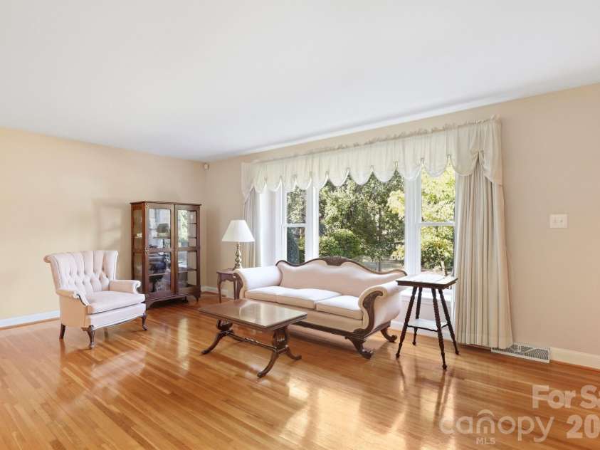 4235 Blalock Avenue, Charlotte, NC 28210.  MLS# CAR4426840, YatesRealty ID 53977. Living Room